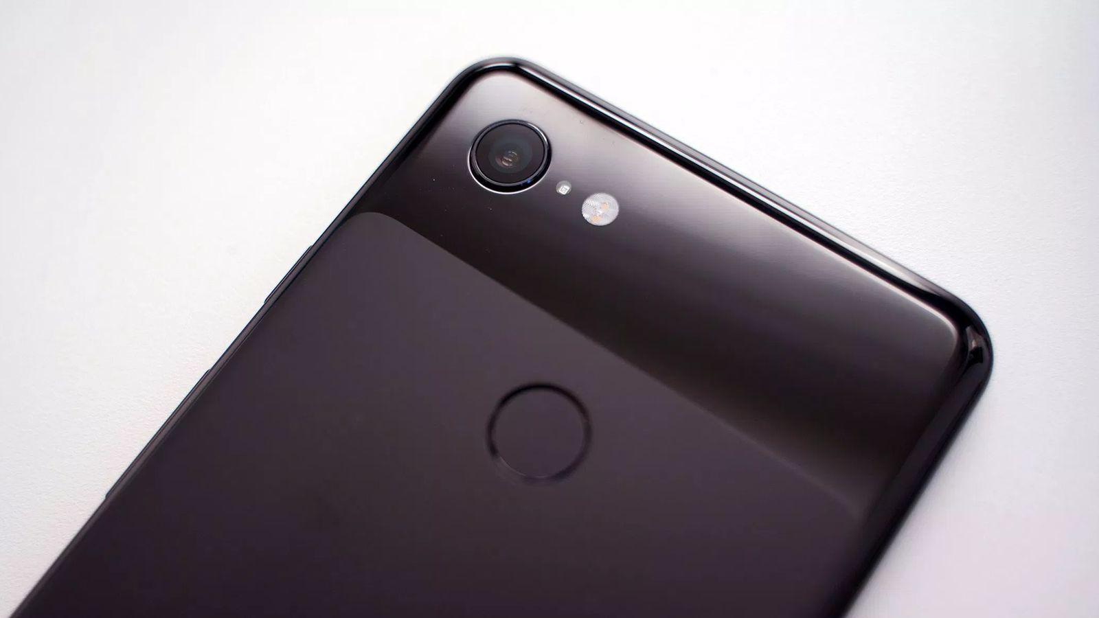 Чехол на пять смартфонов и нейронная сеть: Google рассказала о создании портретного режима для Google Pixel 3