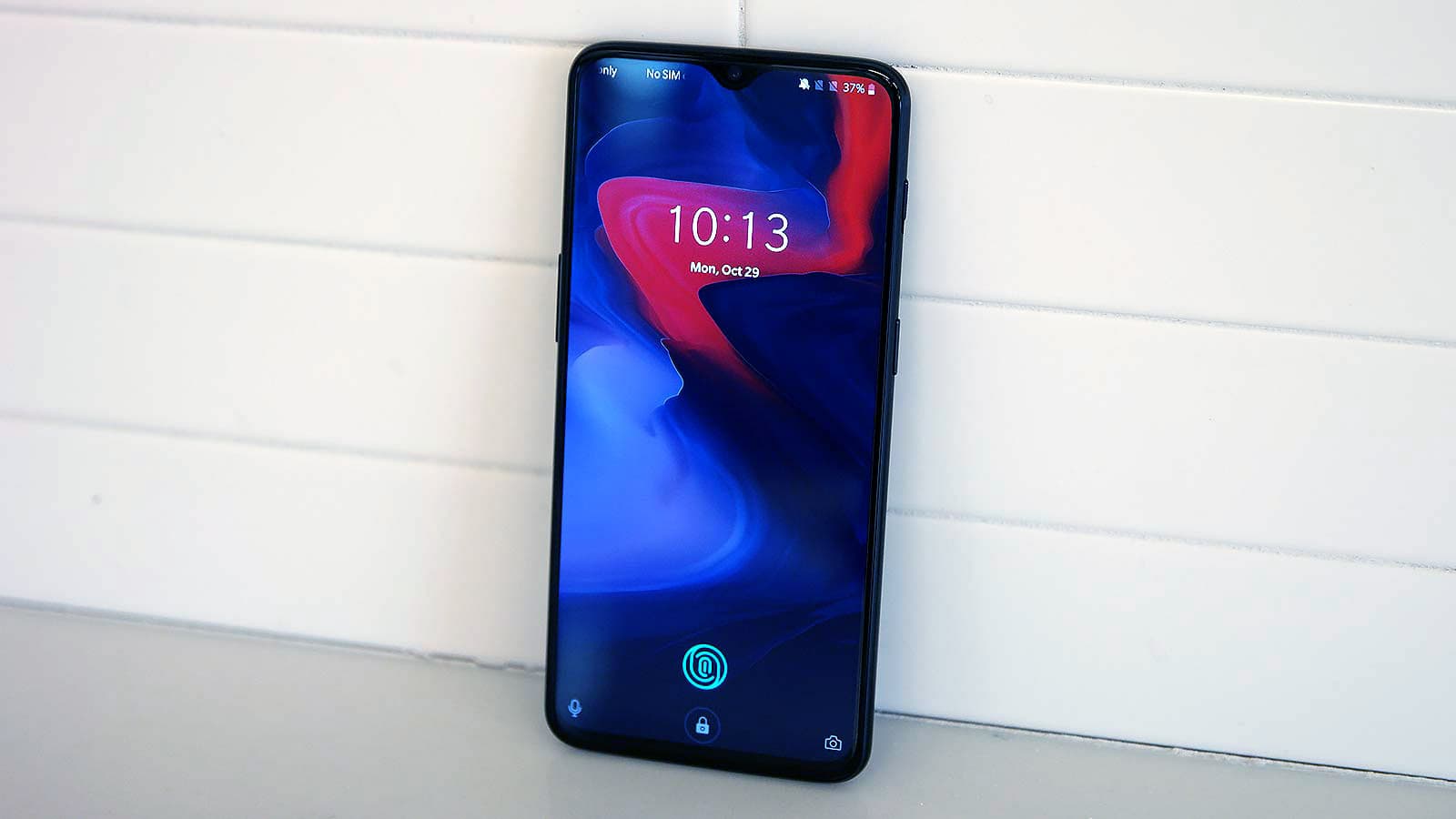 Сила оператора: в США смартфон OnePlus 6T продаётся почти вдвое лучше предшественника