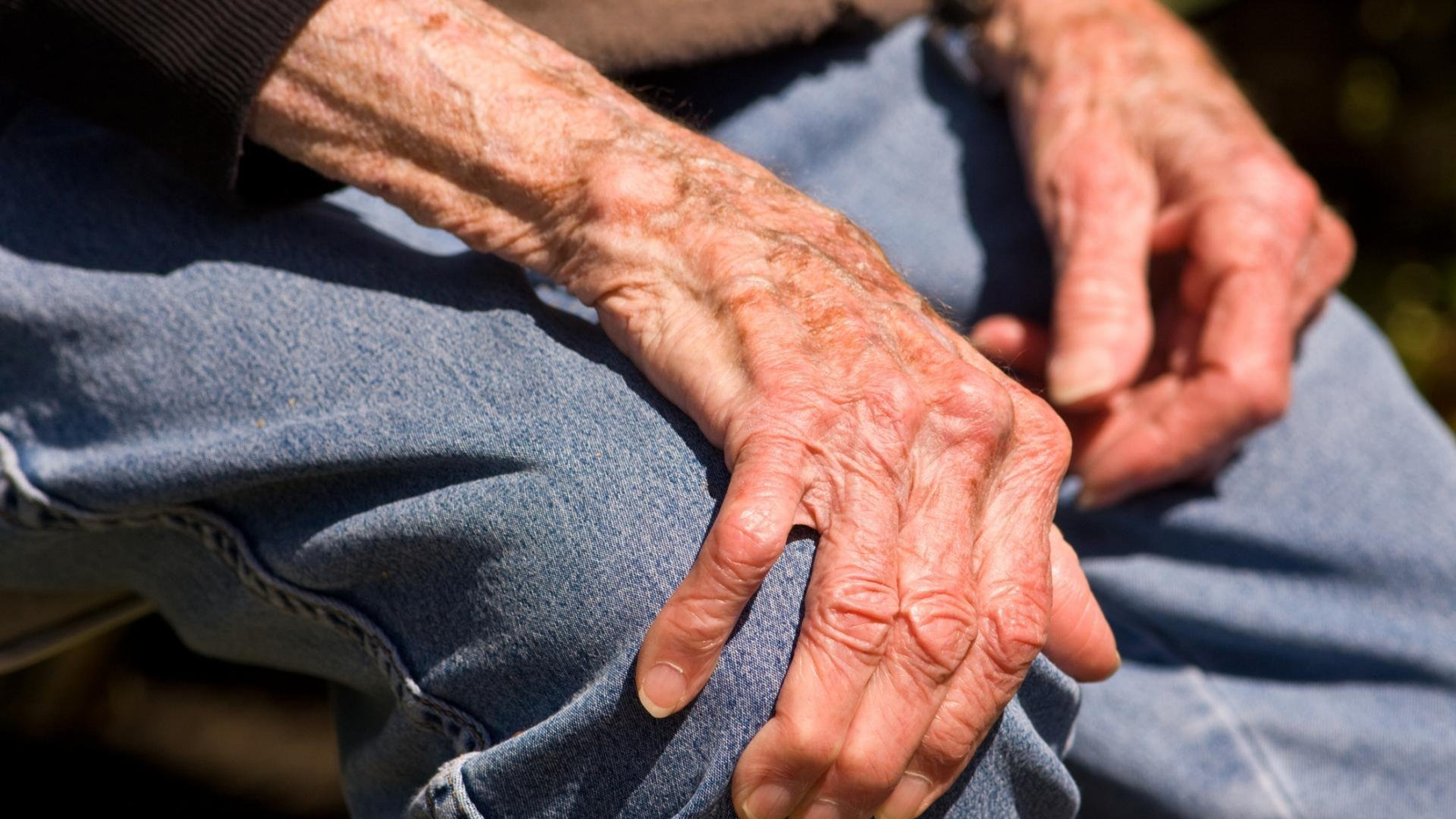 Новое устройство Microsoft облегчит жизнь людям с болезнью Паркинсона Новое устройство Microsoft облегчит жизнь людям с болезнью Паркинсона