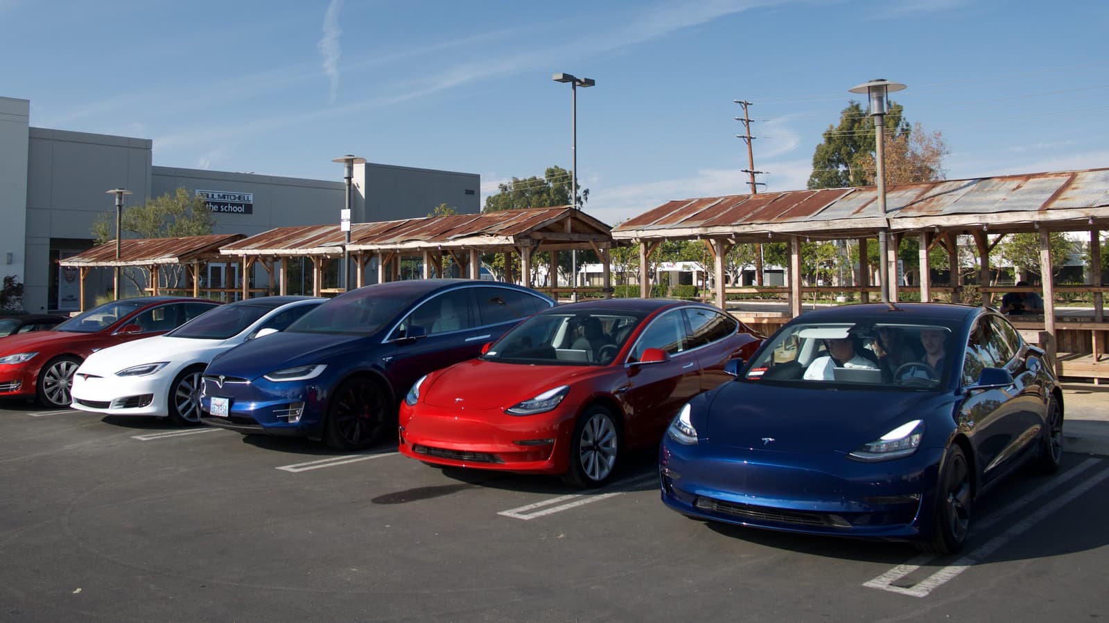 На данный момент производство одного автомобиля Model 3 обходится Tesla в 38 000 долларов