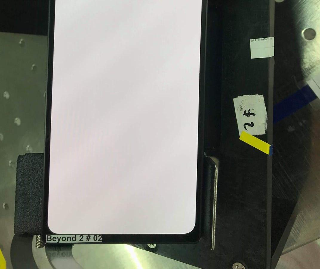 Появилось «живое» фото смартфона Samsung Galaxy S10+ с его двойной фронтальной камерой Появилось «живое» фото смартфона Samsung Galaxy S10+ с его двойной фронтальной камерой