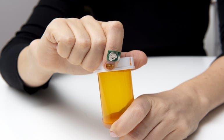 Датчик на ногте и искусственный интеллект могут помочь следить за состоянием здоровья и течением заболеваний