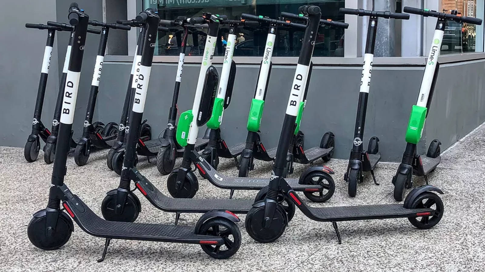 Uber хочет купить компании, производящие электрические скутеры