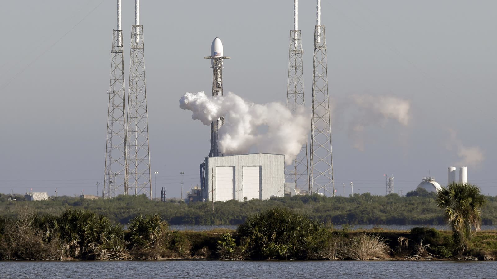 Последний запуск SpaceX в этом году: первый заказ для ВВС США и первый спутник GPS нового поколения