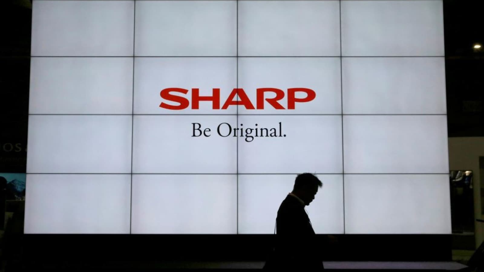 Японские субподрядчики Sharp сократили 3000 сотрудников в связи с переносом заказов на датчики для iPhone в Китай