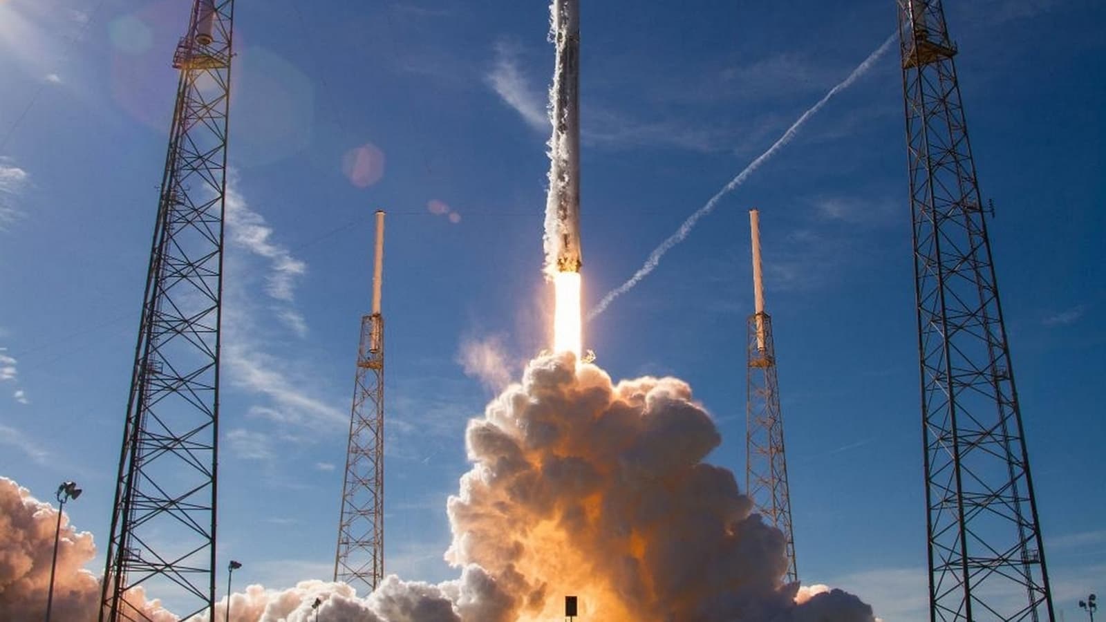 SpaceX впервые запустила ракету Falcon 9 с первой ступенью, которая использовалась уже дважды