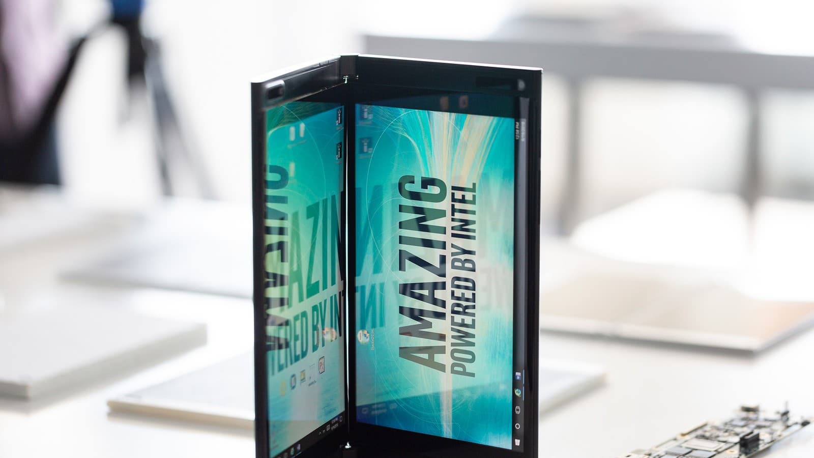 Microsoft работает над проектом Centaurus – складным планшетом с двумя экранами на платформе Intel Microsoft работает над проектом Centaurus – складным планшетом с двумя экранами на платформе Intel