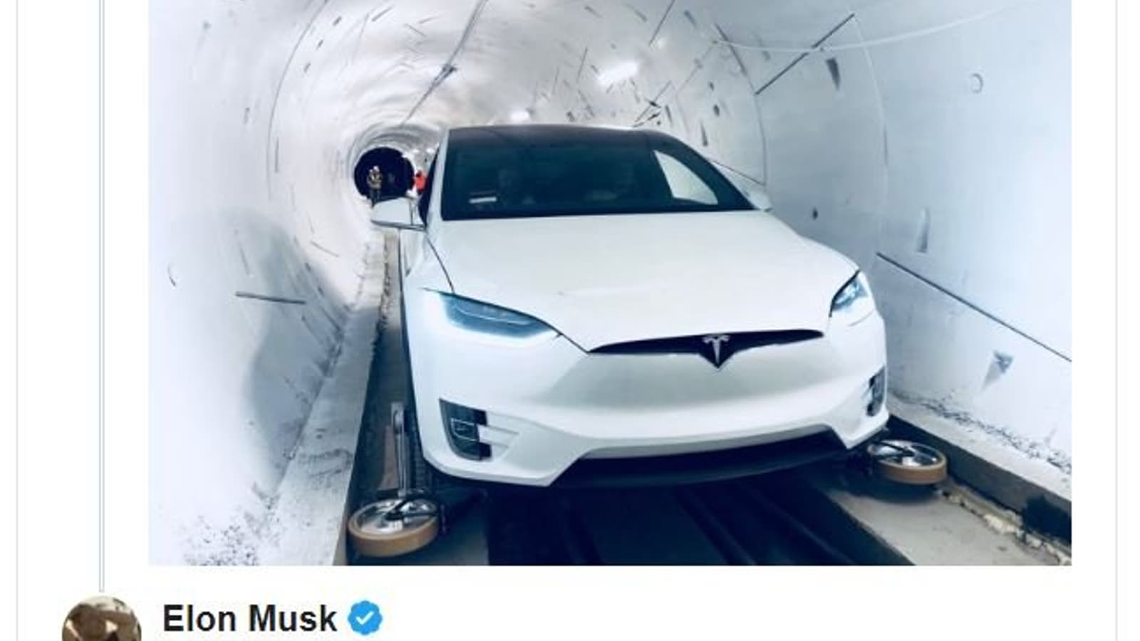 Илон Маск показал, как электромобиль Tesla превращается в дрезину для поездок по туннелям под Лос-Анджелесом