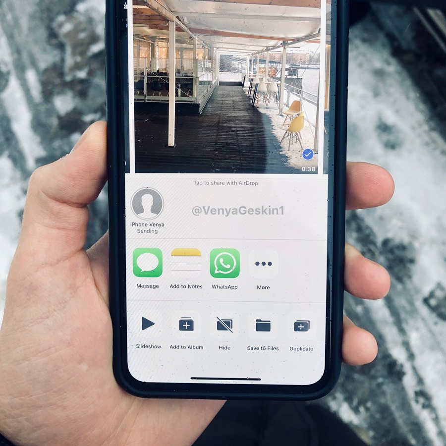 Изображения нового iPhone с дырявым экраном Изображения нового iPhone с дырявым экраном