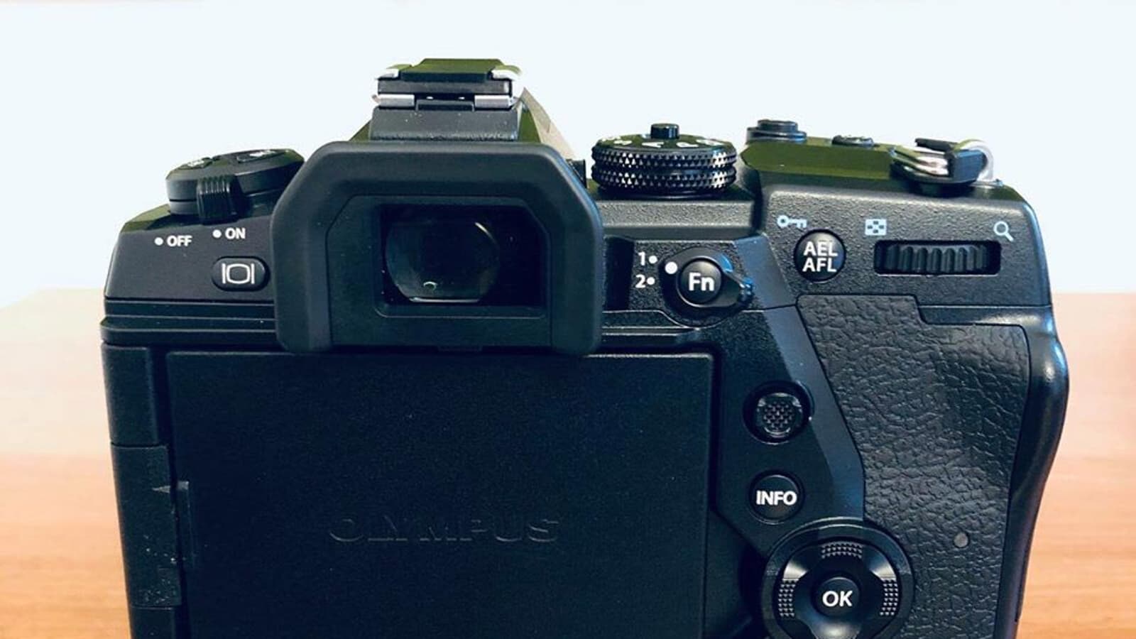 Появились первые изображения камеры Olympus E-M1X