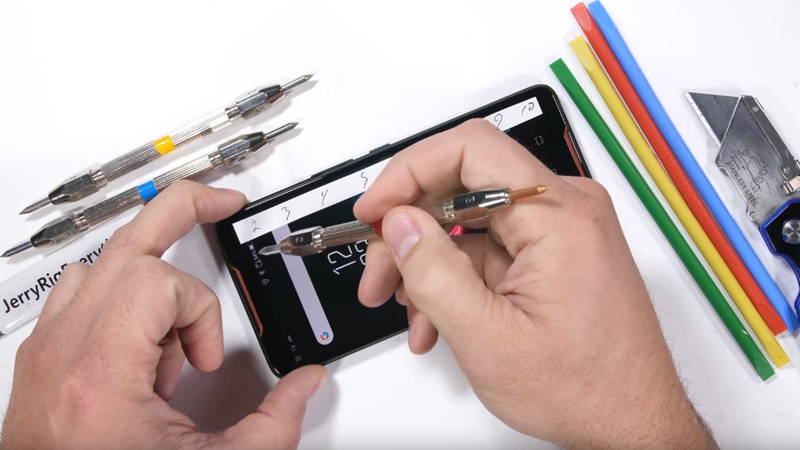 Игровой смартфон Asus ROG Phone хорошо себя показал в тестах на прочность