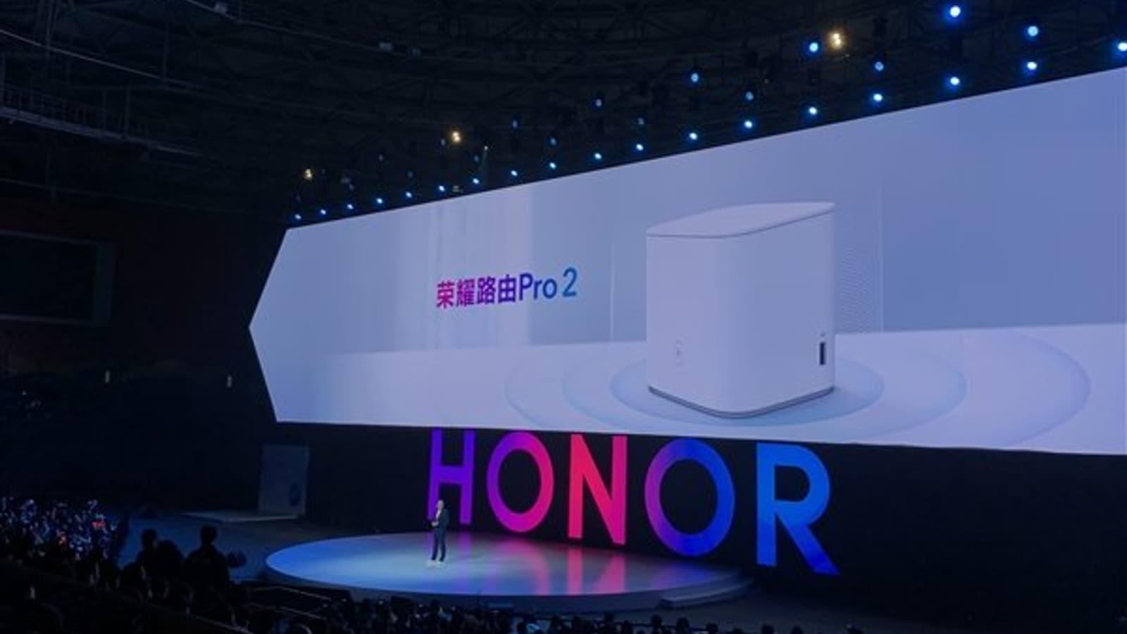 Роутер Honor Router Pro2 ценой  построен на четырехъядерном процессоре и оснащен портом USB 3.0