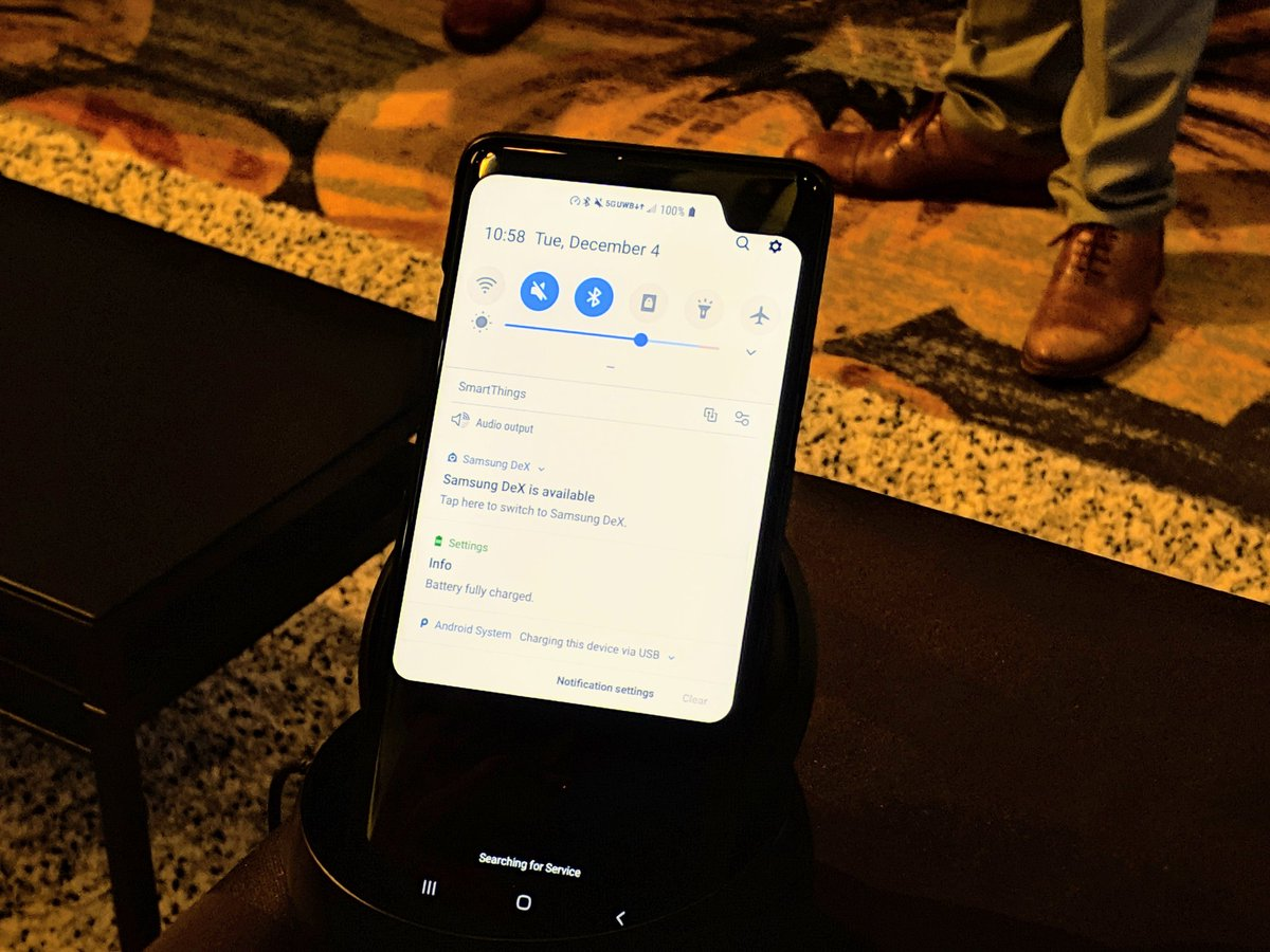 Samsung показала очень странный прототип 5G-смартфона, но не разрешила его опробовать (фото) Samsung показала очень странный прототип 5G-смартфона, но не разрешила его опробовать (фото)
