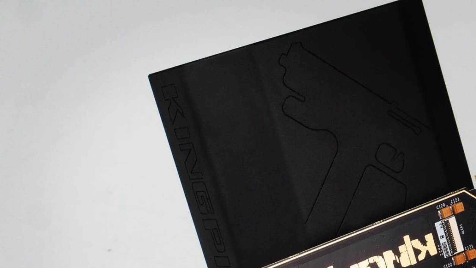 EVGA дразнит первой фотографией оверклокерской видеокарты GeForce RTX 2080 Ti Kingpin