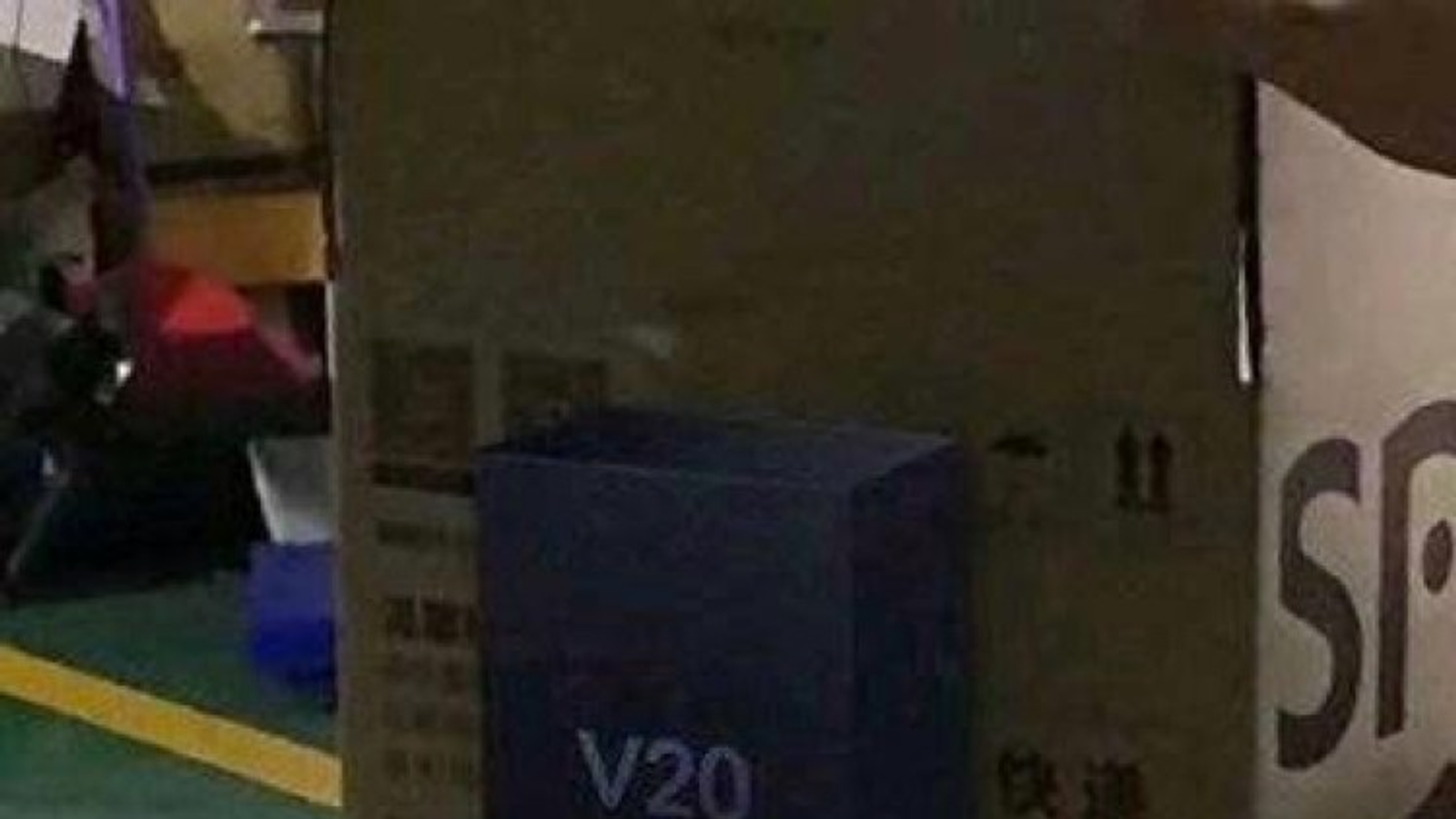 Фото упаковки Honor V20 Maserati Edition