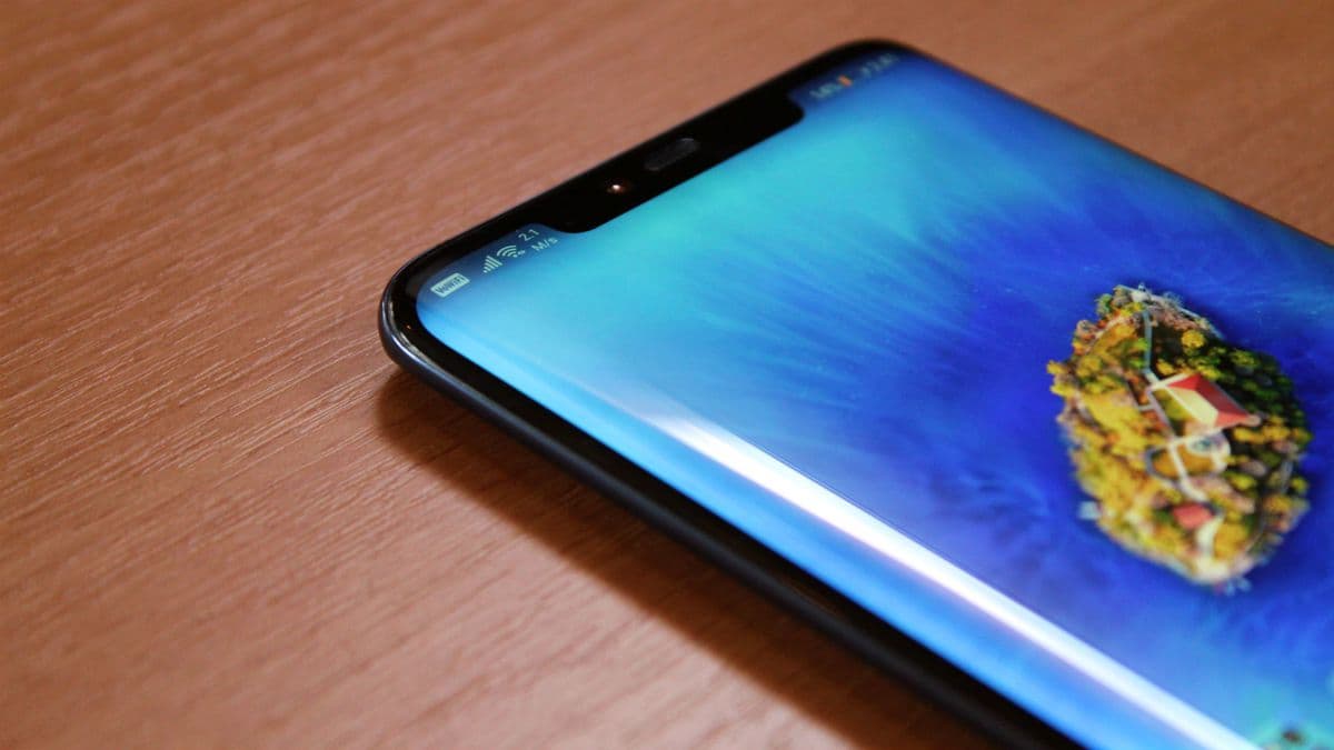 Смартфон Huawei P30 Pro может получить изогнутый дисплей OLED с обычным вырезом