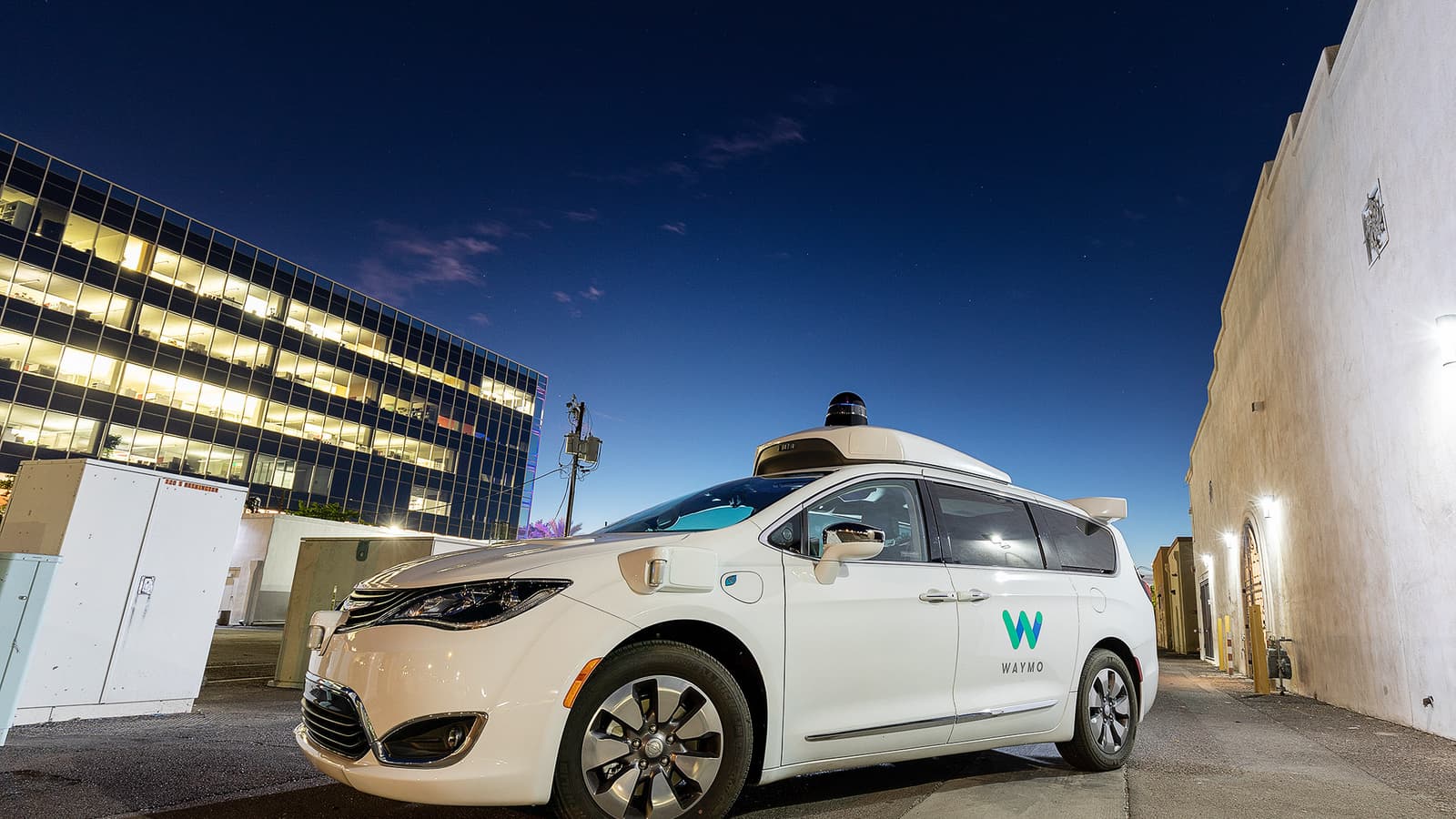 Waymo One — первый в мире коммерческий сервис беспилотных такси