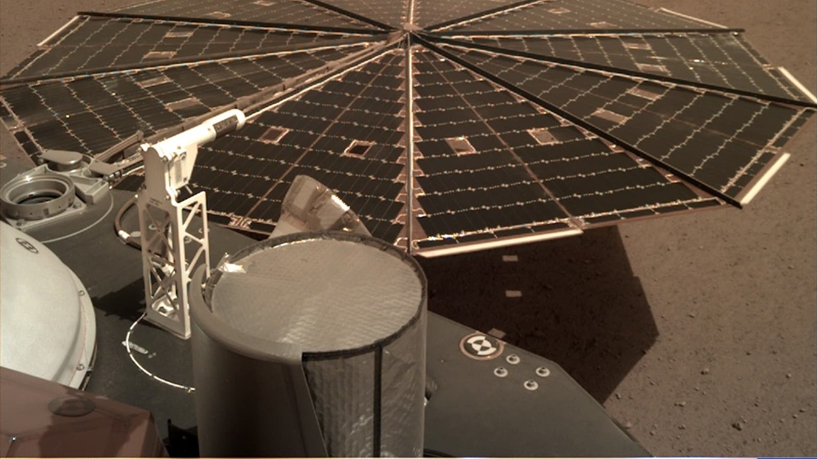 Как звучит Марс: космический аппарат InSight сделал первую в истории аудиозапись на Красной планете