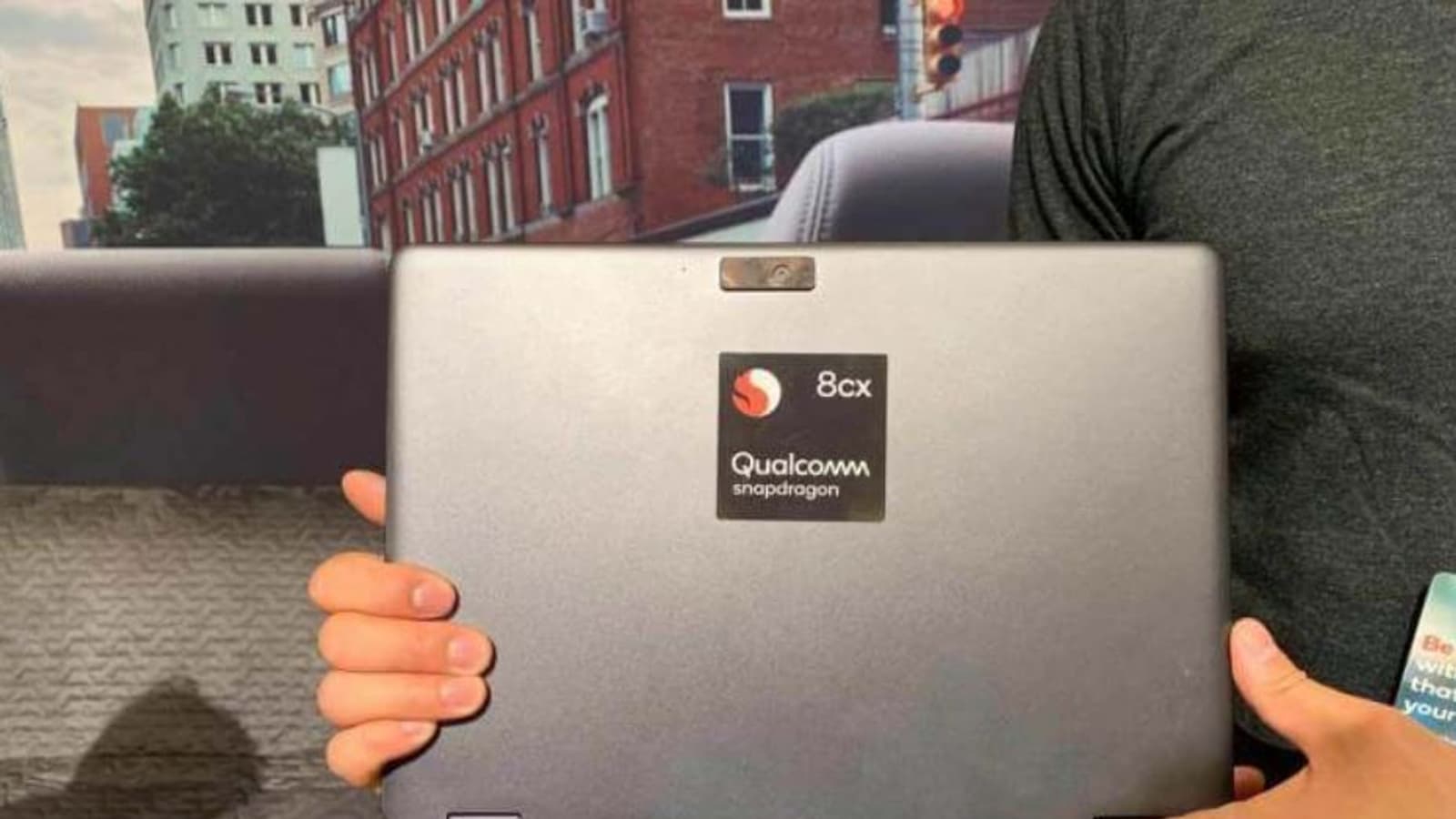 Ноутбук Asus Primus, построенный на SoC Snapdragon 8cx и работающий под управлением Windows 10 Pro, засветился на живых фото