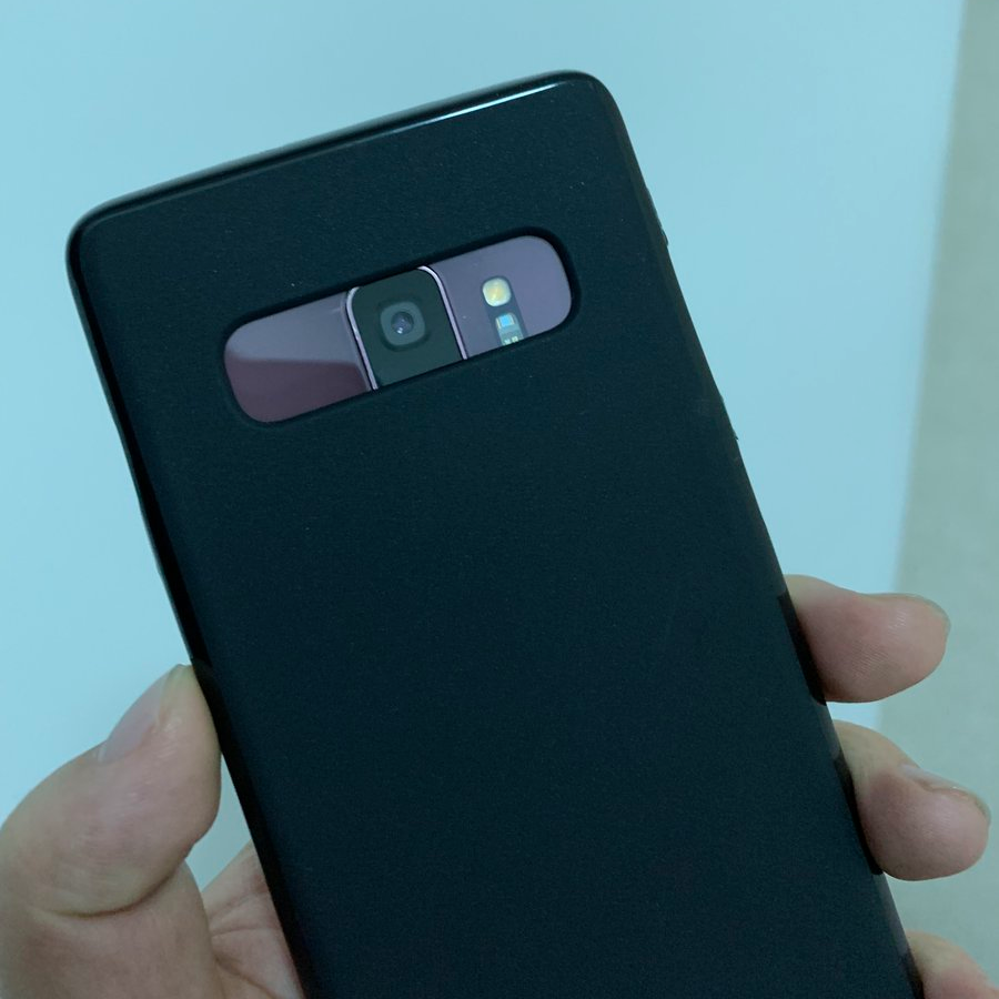 Фото дня: Samsung Galaxy S9+ в настоящем чехле для Galaxy S10+ Фото дня: Samsung Galaxy S9+ в настоящем чехле для Galaxy S10+
