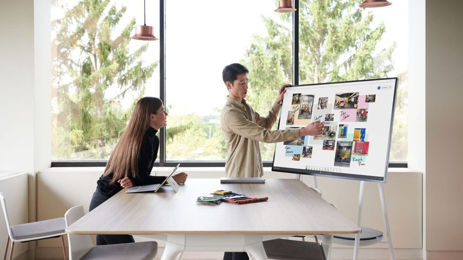 Устройство Microsoft Surface Hub 2S можно будет превратить в Surface Hub 2X путём установки съёмных процессорных картриджей