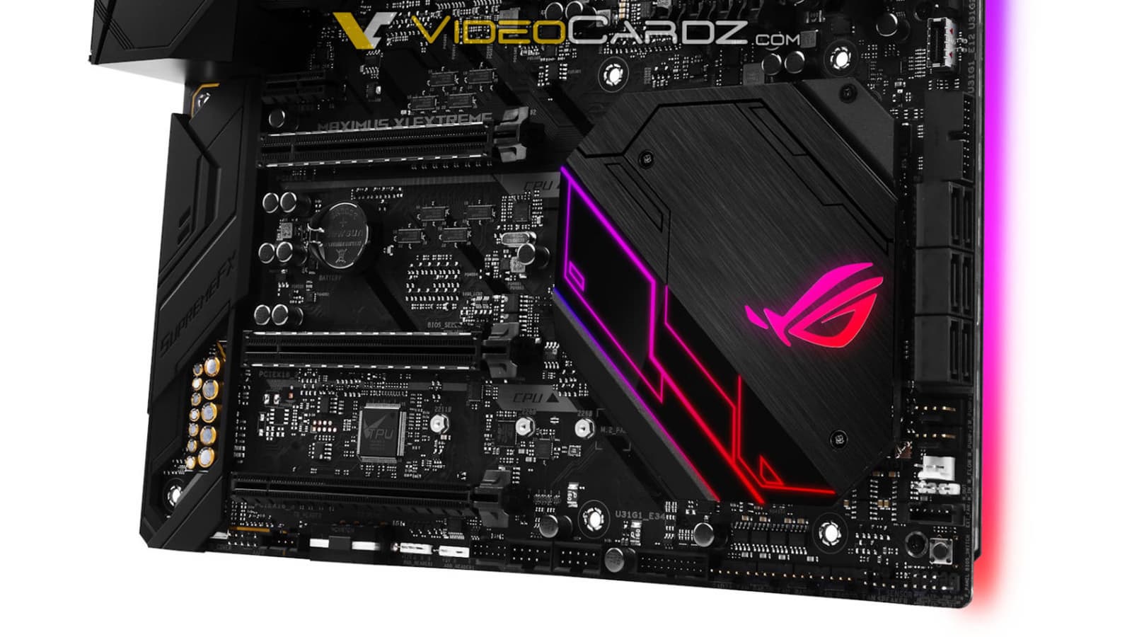 Материнская плата Asus Maximus XI Extreme оснащена экраном OLED и пятью слотами для оперативной памяти