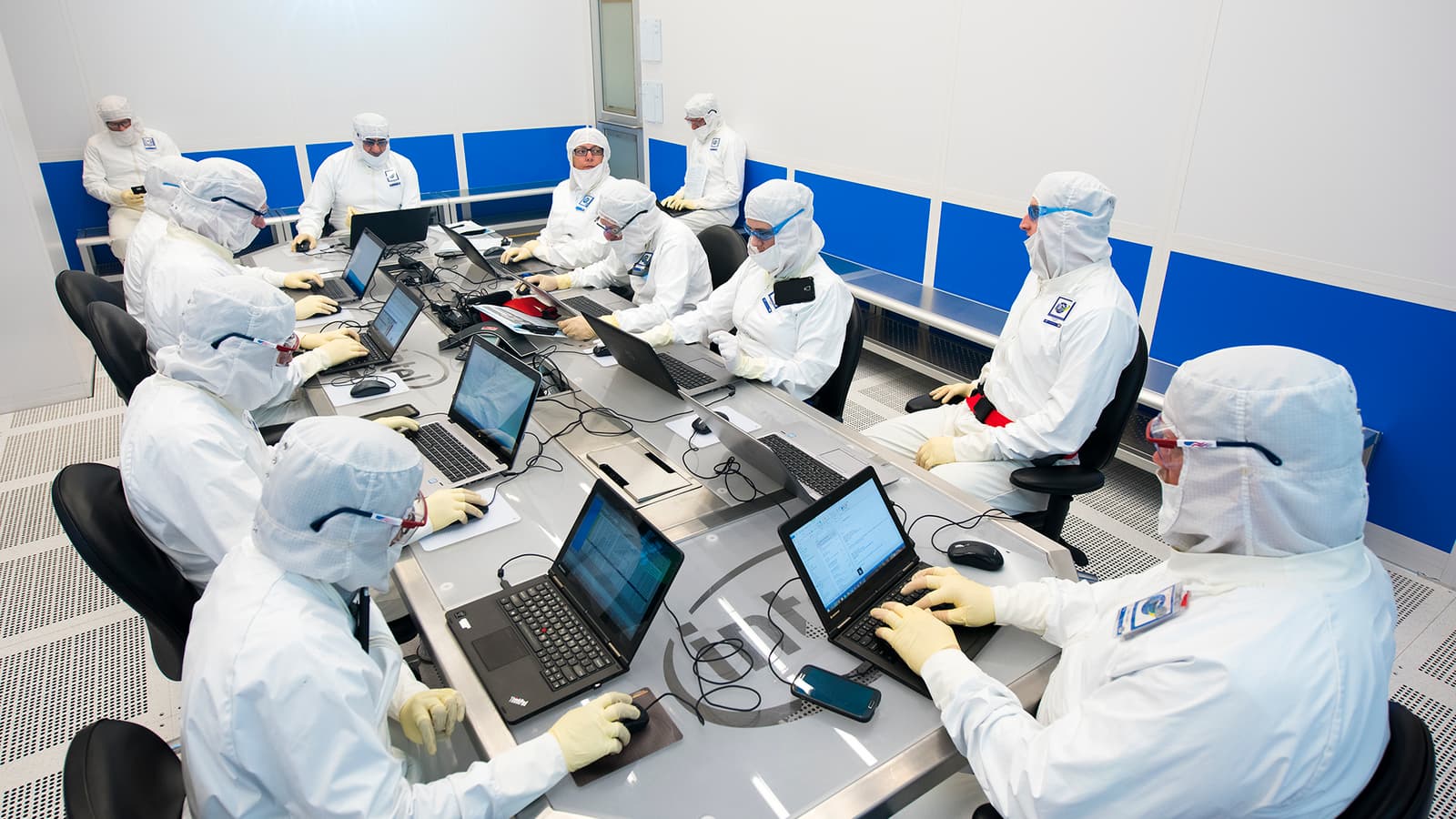 Intel может отстать от конкурентов в освоении новых технологических норм на 5-7 лет Intel может отстать от конкурентов в освоении новых технологических норм на 5-7 лет