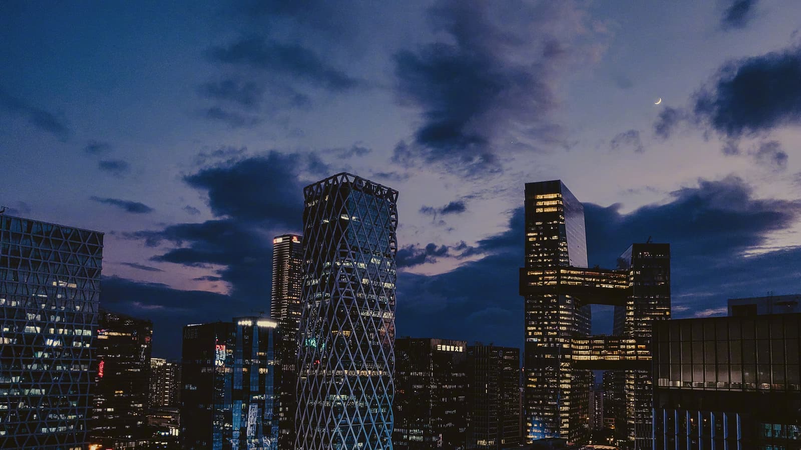 Смартфон OnePlus 6T показал, как он умеет фотографировать ночью