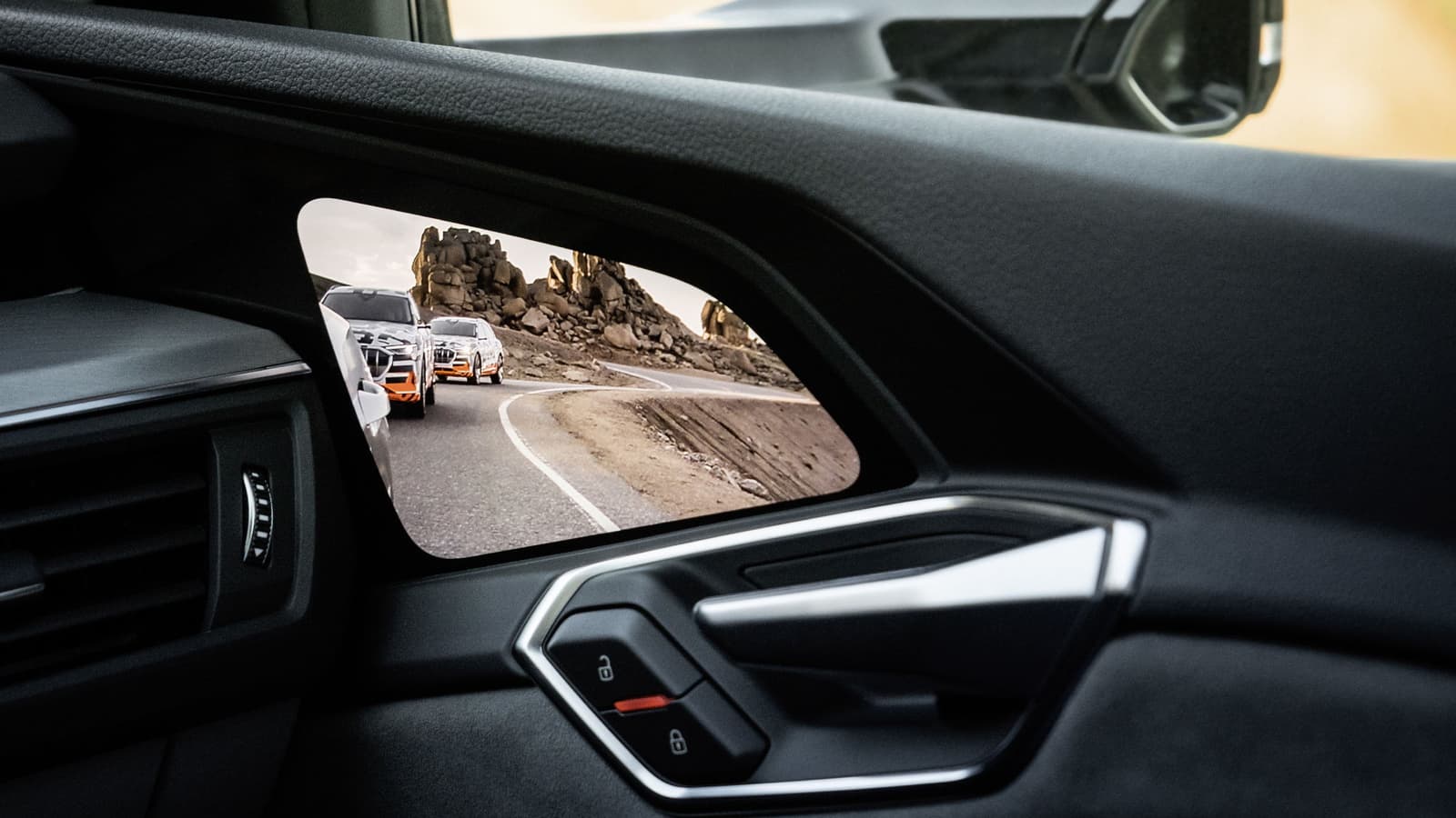 Назван поставщик экранов OLED для виртуальных зеркал электромобиля Audi e-tron