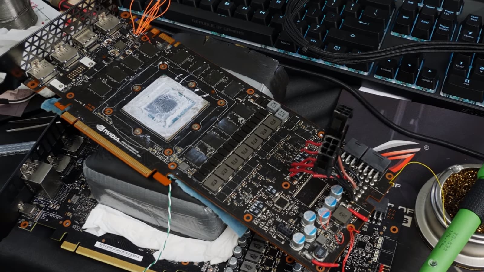 Есть новый рекорд. Разогнанная до 2460 МГц по ядру видеокарта GeForce RTX 2080 Ti стала лидером рейтинга 3DMark Time Spy Extreme