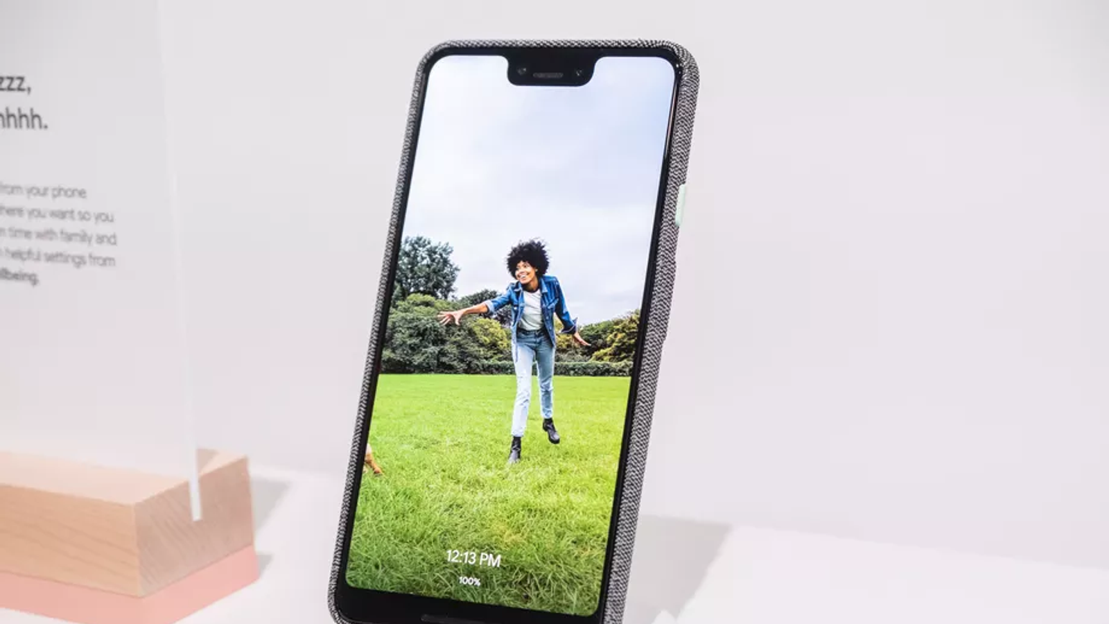 Google озвучила странную политику беспроводной зарядки Google Pixel 3 и Pixel 3 XL