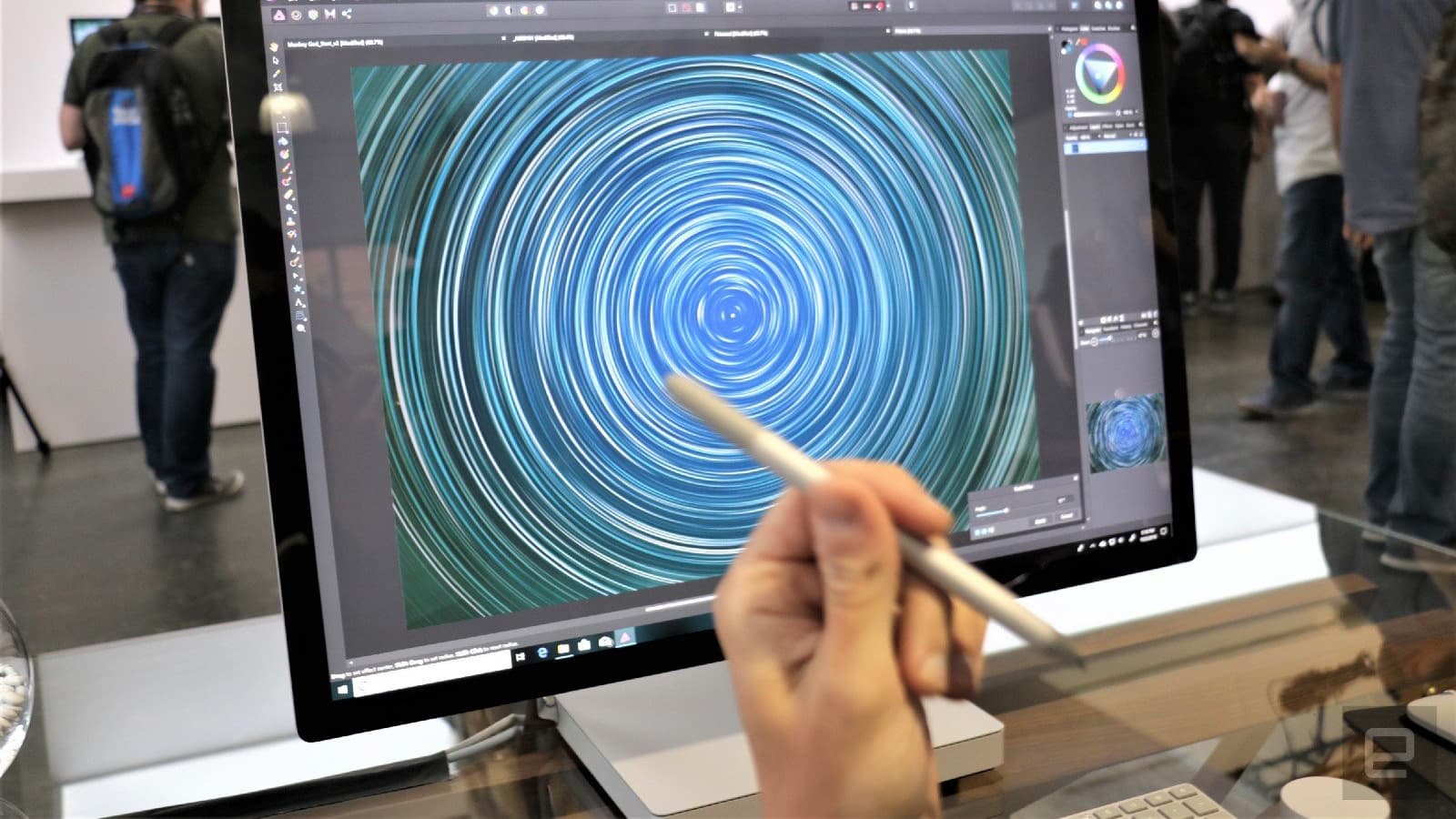 Конфигурация моноблочного компьютера Microsoft Surface Studio 2 включает процессор Intel Core i7-7820HQ