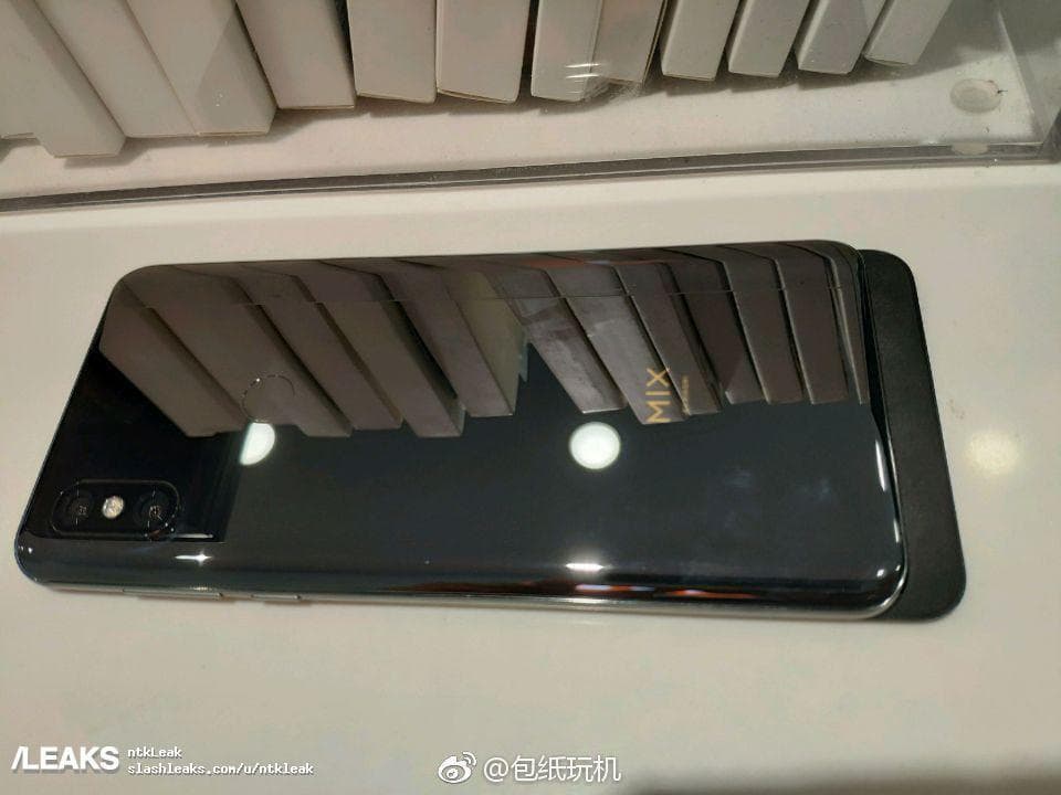 В Сеть слили живые фото Xiaomi Mi Mix 3 и скриншот с характеристиками смартфона В Сеть слили живые фото Xiaomi Mi Mix 3 и скриншот с характеристиками смартфона