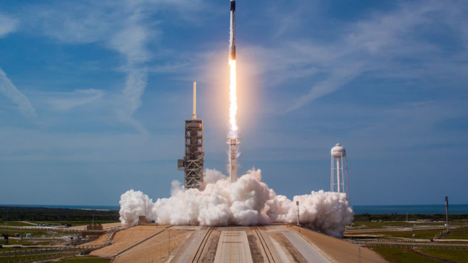 19 ноября SpaceX впервые использует первую ступень ракеты Falcon 9, которая до этого использовалась уже дважды