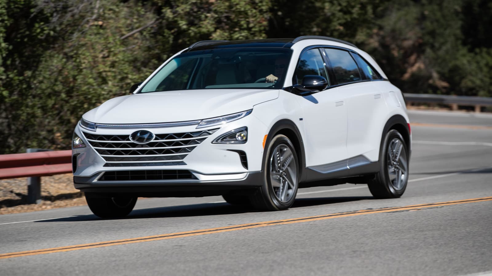 Hyundai Nexo — новый водородный автомобиль производителя с запасом хода в 600 км