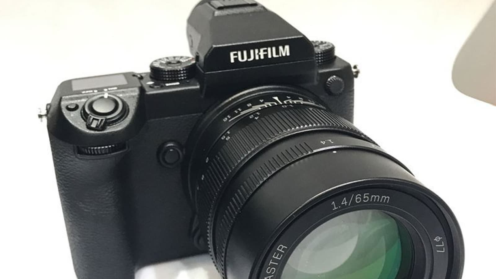 Назван срок выпуска объектива Mitakon Speedmaster 65mm f/1.4 системы Fujifilm GFX Назван срок выпуска объектива Mitakon Speedmaster 65mm f/1.4 системы Fujifilm GFX
