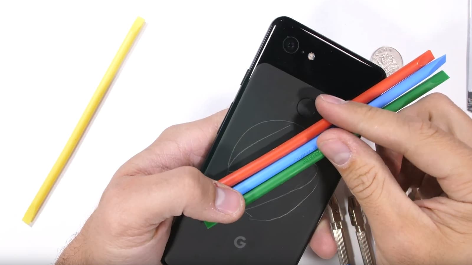 Смартфон Google Pixel 3 XL прошёл тесты блогера JerryRigEverything. Но он всё-таки царапается