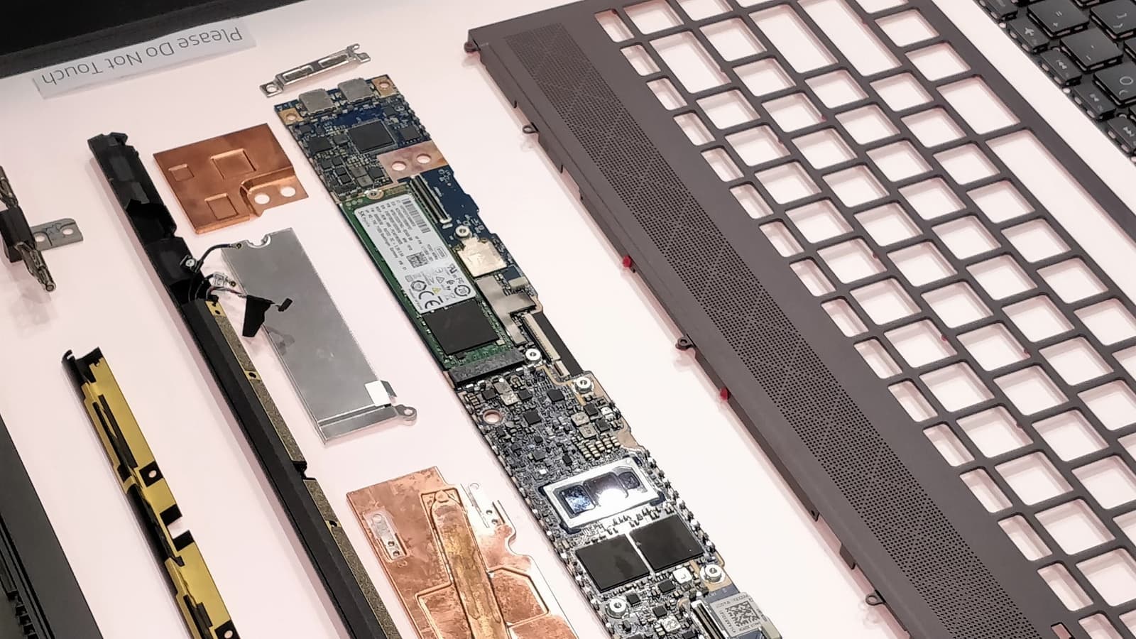 Оказалось, что в гибридном ноутбуке HP Spectre Folio используется очень необычный CPU Intel Оказалось, что в гибридном ноутбуке HP Spectre Folio используется очень необычный CPU Intel