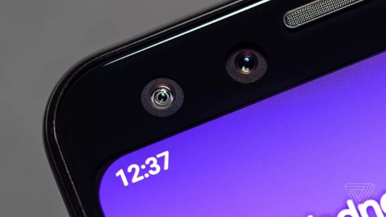 В смартфоне Google Pixel 3 часть экрана «лишняя». Она не используется в работе