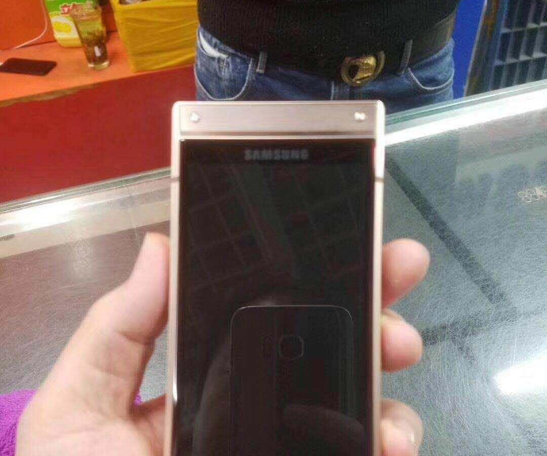 Фотогалерея дня: флагманская раскладушка Samsung W2019 Фотогалерея дня: флагманская раскладушка Samsung W2019