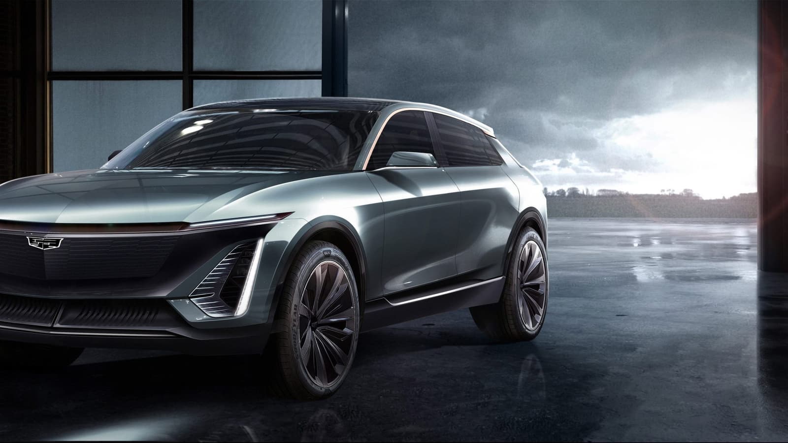 General Motors показала футуристический электрический кроссовер Cadillac, который будет соперничать с Tesla Model X