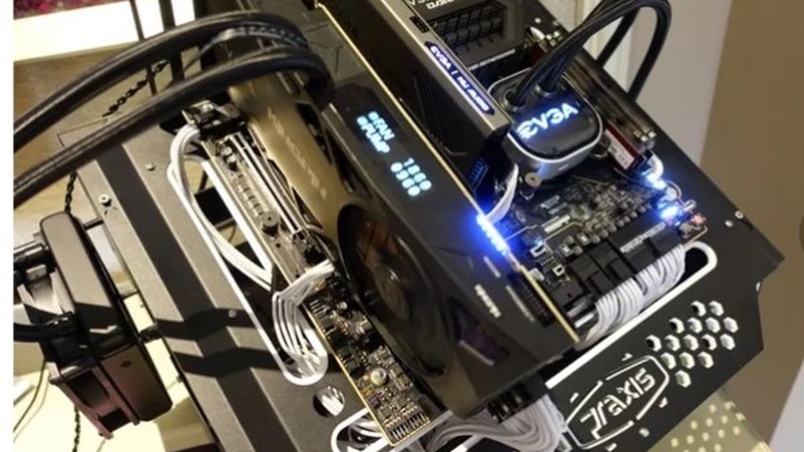 На дисплей оверклокерской 3D-карты EVGA GeForce RTX 2080 Ti Kingpin будет выводиться информация о напряжении и энергопотреблении