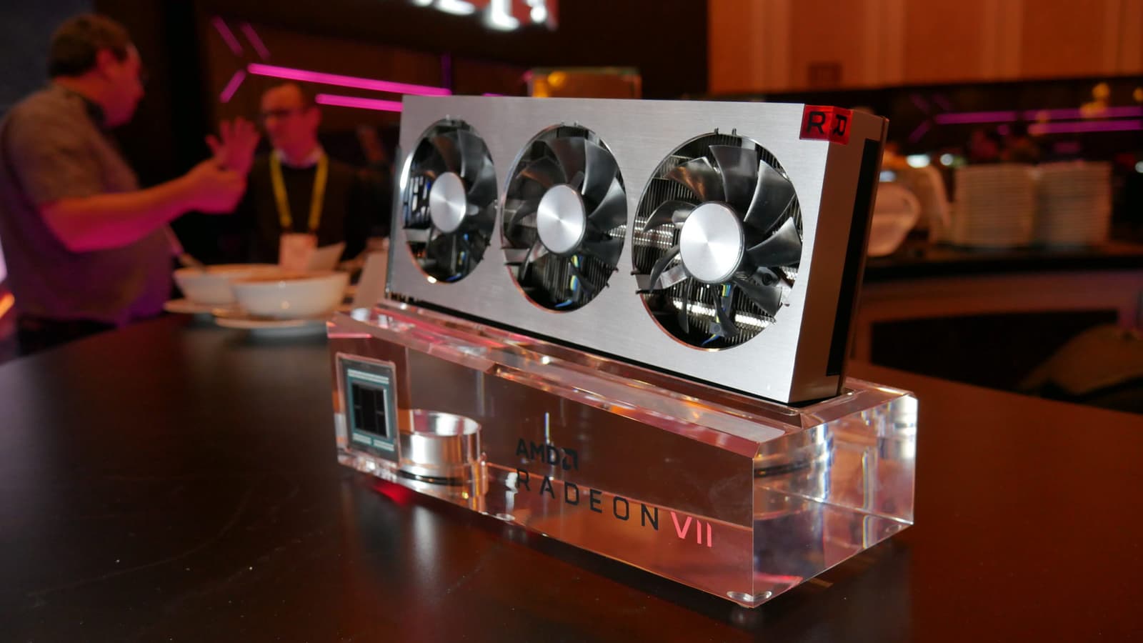 Видеокарт AMD Radeon VII будет выпущено менее 5000 штук Видеокарт AMD Radeon VII будет выпущено менее 5000 штук