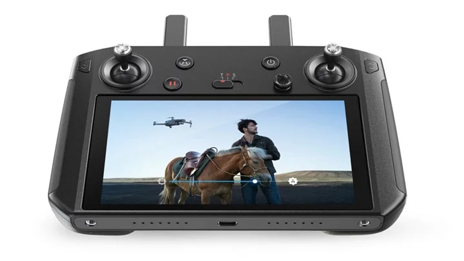 DJI выпустила пульт дистанционного управления для своих дронов, который стоит… 650 долларов DJI выпустила пульт дистанционного управления для своих дронов, который стоит… 650 долларов