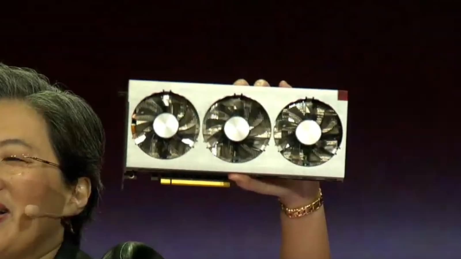 Представлена видеокарта AMD Radeon VII: семинанометровый GPU, 16 ГБ памяти и цена в 700 долларов