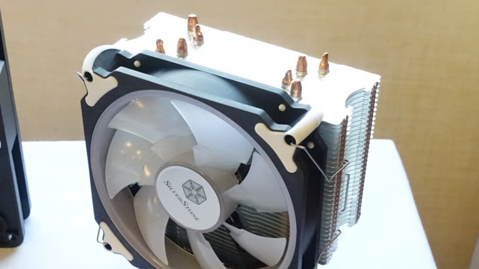 Система охлаждения Silverstone Argon AR12-RGB подходит для процессоров с TDP до 125 Вт Система охлаждения Silverstone Argon AR12-RGB подходит для процессоров с TDP до 125 Вт