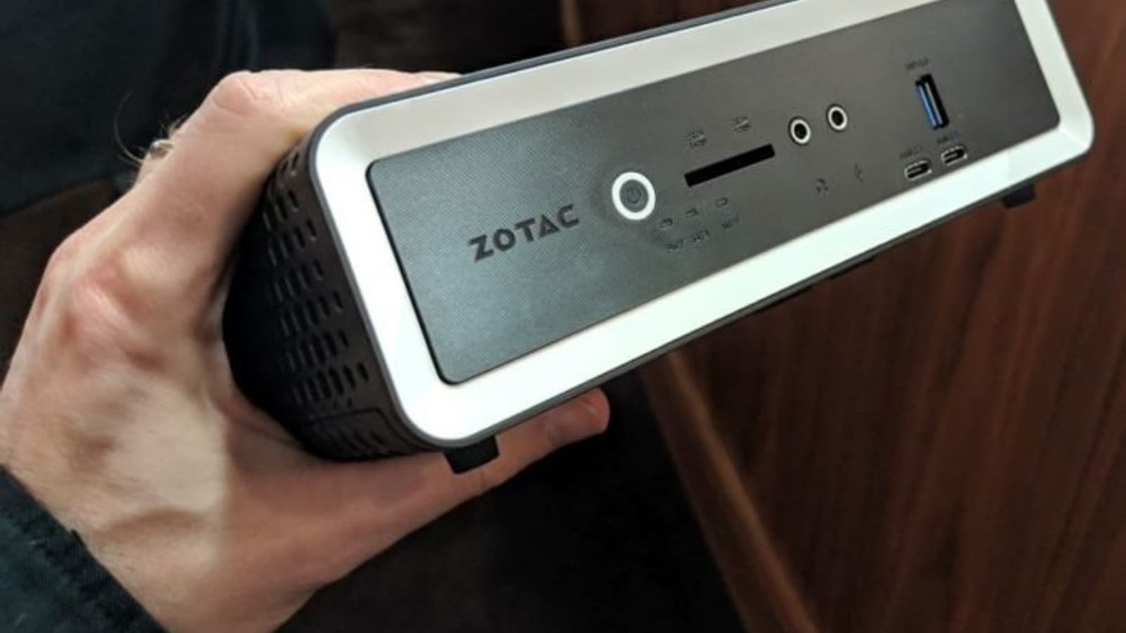 Мини-ПК Zbox CI661 Nano получил топовый процессор Intel Whiskey Lake и пассивное охлаждение