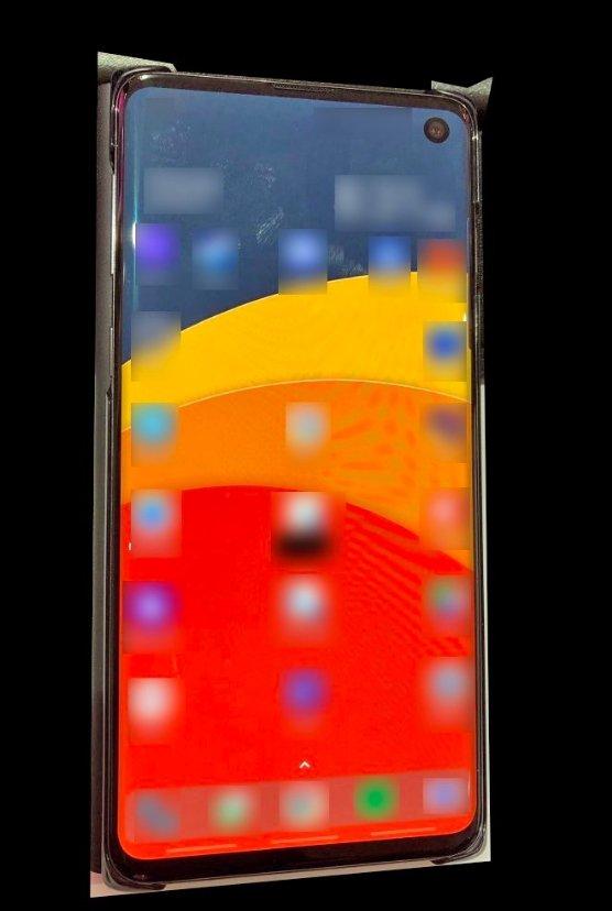 «Живое» фото смартфона Galaxy S10: тонкие рамки, камера в экране и изогнутый дисплей «Живое» фото смартфона Galaxy S10: тонкие рамки, камера в экране и изогнутый дисплей