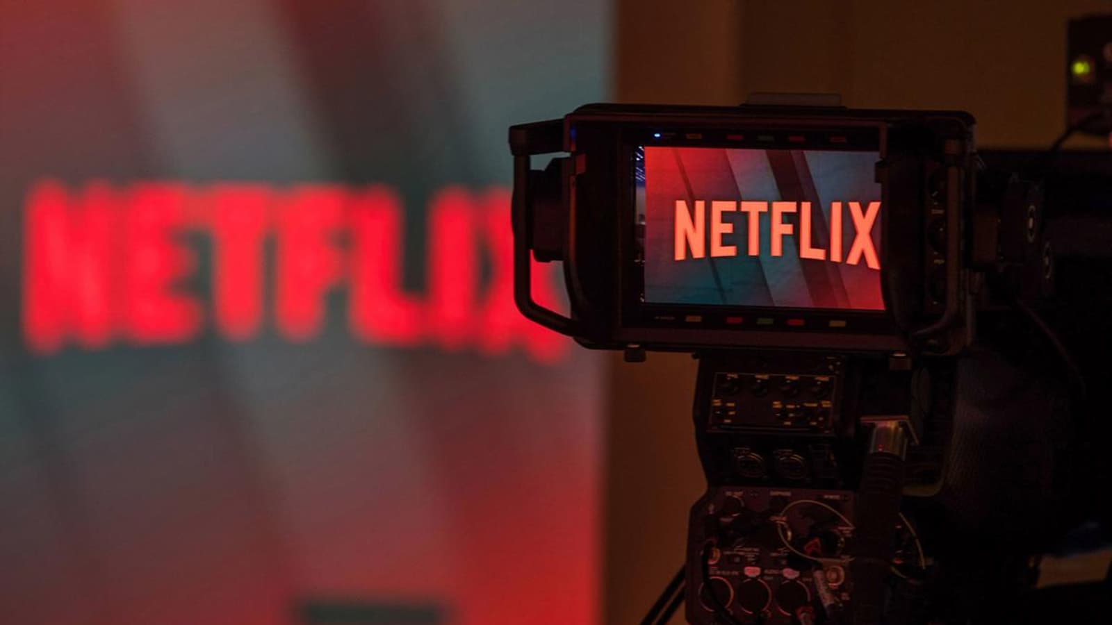 Выручка Netflix за год выросла на 35% и достигла 16 млрд долларов