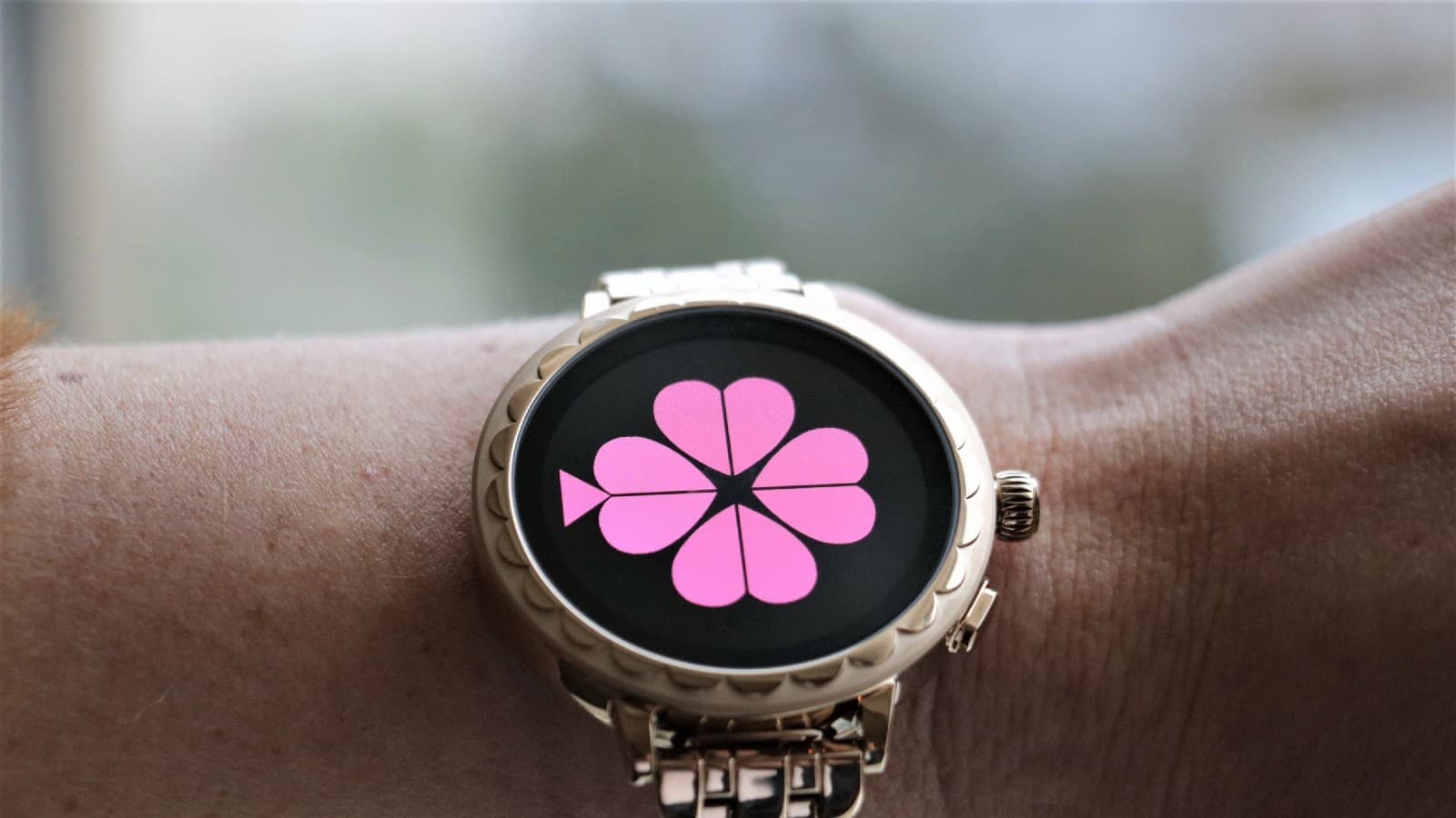 Kate Spade Scallop Smartwatch 2 — однозначно женские умные часы, которые кроме внешности ничем не выделяются среди сотен других Kate Spade Scallop Smartwatch 2 — однозначно женские умные часы, которые кроме внешности ничем не выделяются среди сотен других